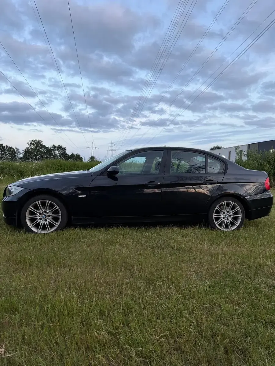 Gebraucht BMW 318 129 PS (94 kW) 2006 Schwarz Limousine