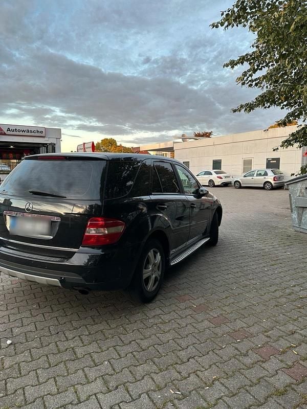 Gebraucht Mercedes ML320 224 PS (164 kW) 2005 Schwarz SUV