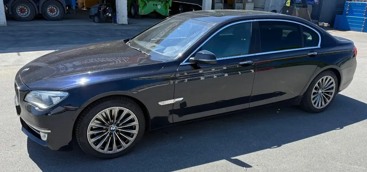Gebraucht BMW 750 330 PS (242 kW) 2013 Schwarz Limousine