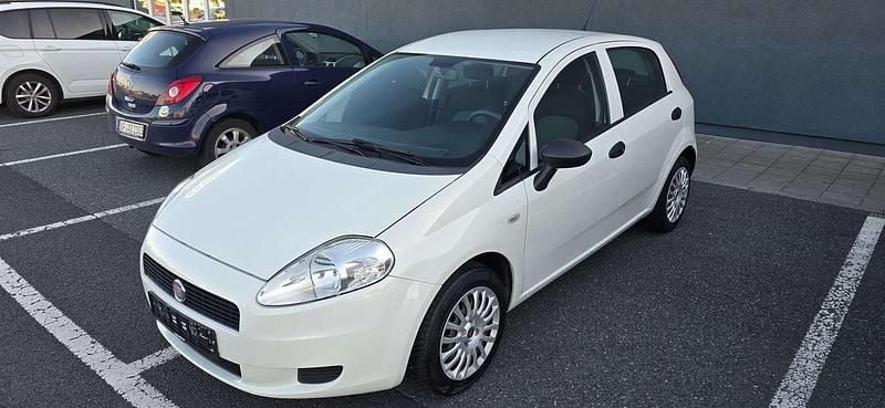 Weiß Gebraucht 2012 Fiat Grande Punto Basis Kleinwagen | 3.600 € (Etwas zu teuer) - Bild 1/4