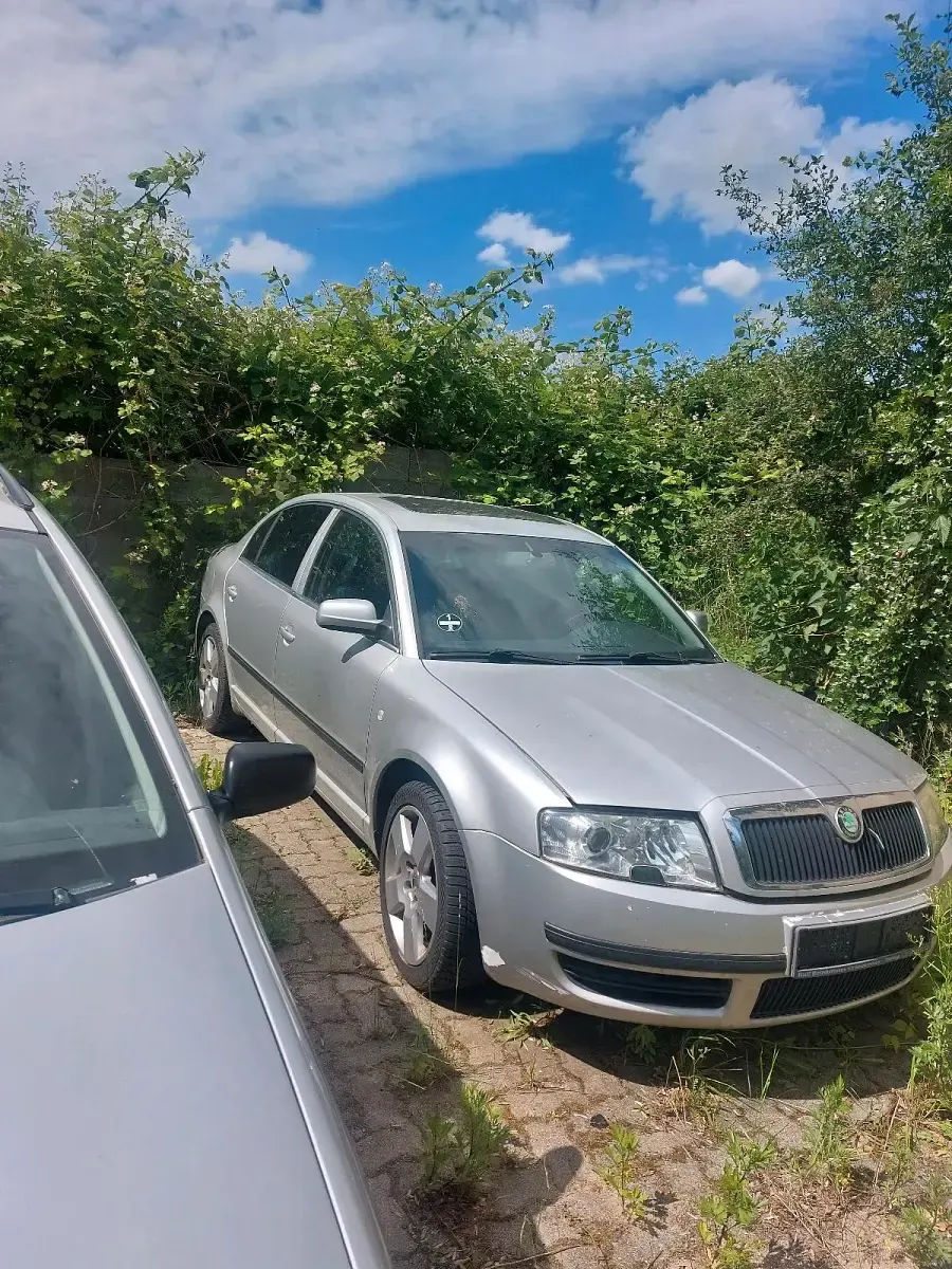 Gebraucht Skoda Superb 163 PS (119 kW) 2005 Silber Limousine