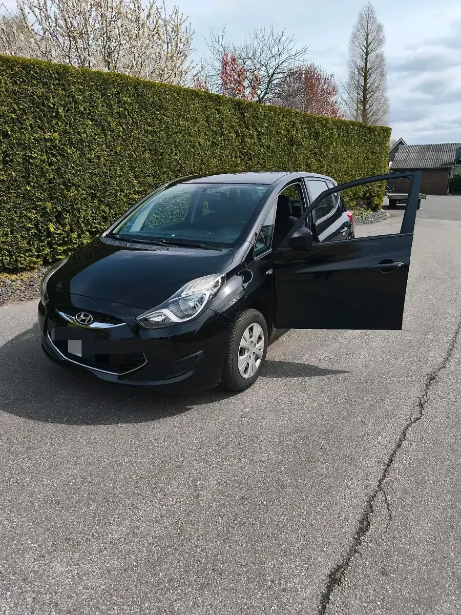 Gebraucht Hyundai ix20 66 PS (48 kW) 2012 Schwarz Kleinwagen