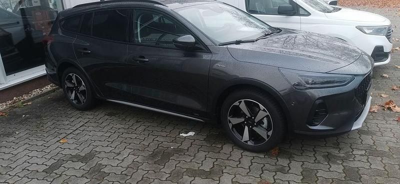 Neu Ford Focus Active X 155 PS (114 kW) 2025 Grau Limousine