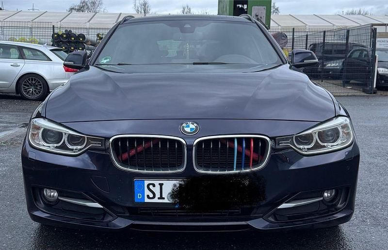 Blau Gebraucht 2012 BMW 320 Sport Line Limousine | 8.450 € (Fairer Preis) - Bild 1/4