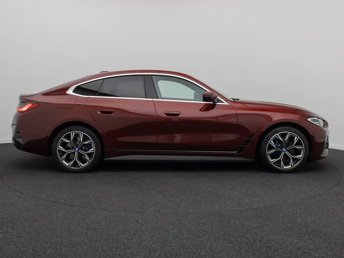 Gebraucht BMW i4 M Sport 250 kW (340 PS) 2023 Aventurinrot c57 Limousine