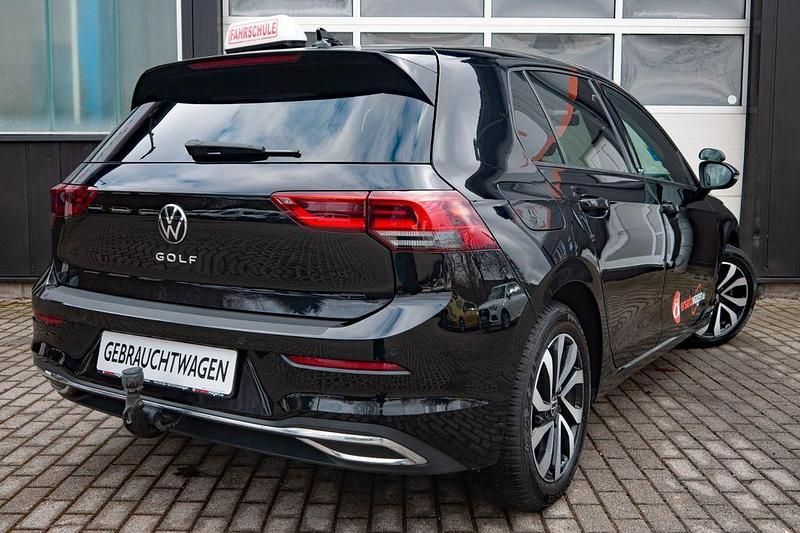 Gebraucht VW Golf VII Active 150 PS (110 kW) 2021 Schwarz Kleinwagen