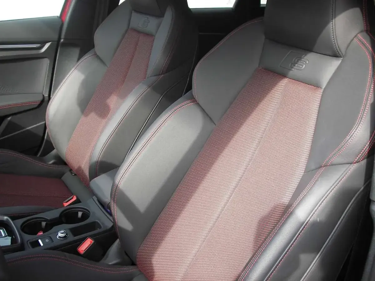 Gebraucht Audi A3 Advanced 150 PS (110 kW) 2024 Rot Kombi