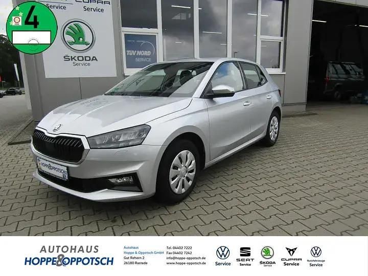 Graphitegrau Gebraucht 2022 Skoda Fabia Ambition Limousine | 17.299 € (Fairer Preis) - Bild 1/4