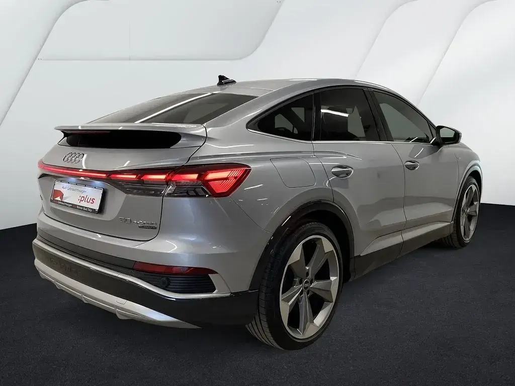 Second-hand Audi Q4 Sportback e-tron Ambiente 219 kW (299 CP) 2022 Argintiu SUV