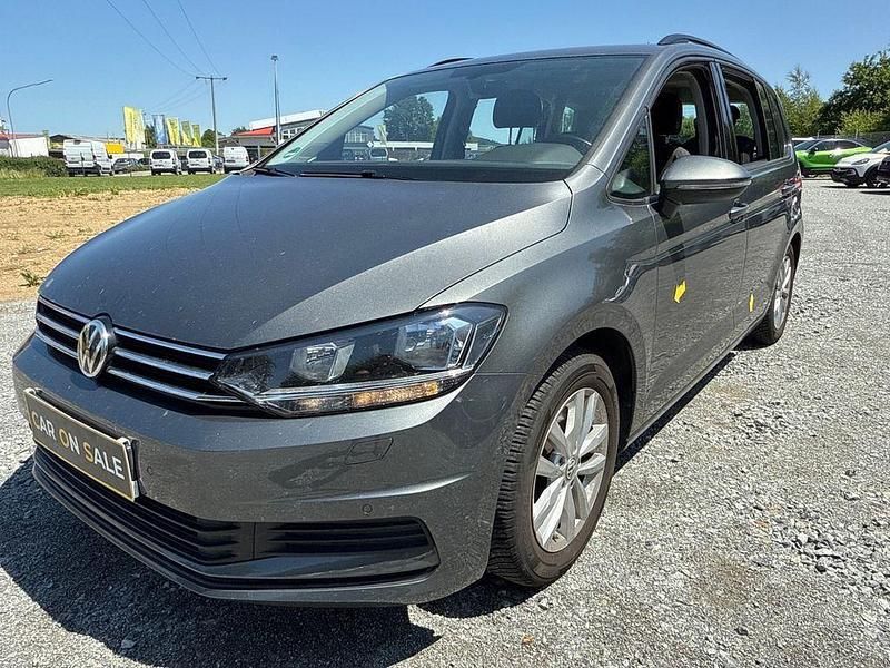 Grau Gebraucht 2016 VW Touran Comfortline Van / Kleinbus | 12.099 € (Etwas zu teuer) - Bild 1/4