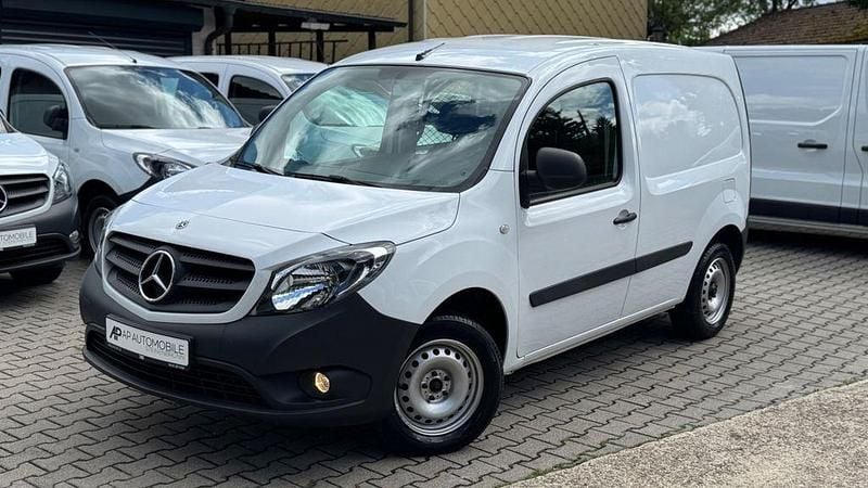 Weiß Gebraucht 2020 Mercedes Citan 108 Van / Kleinbus | 11.650 € (Fairer Preis) - Bild 1/4
