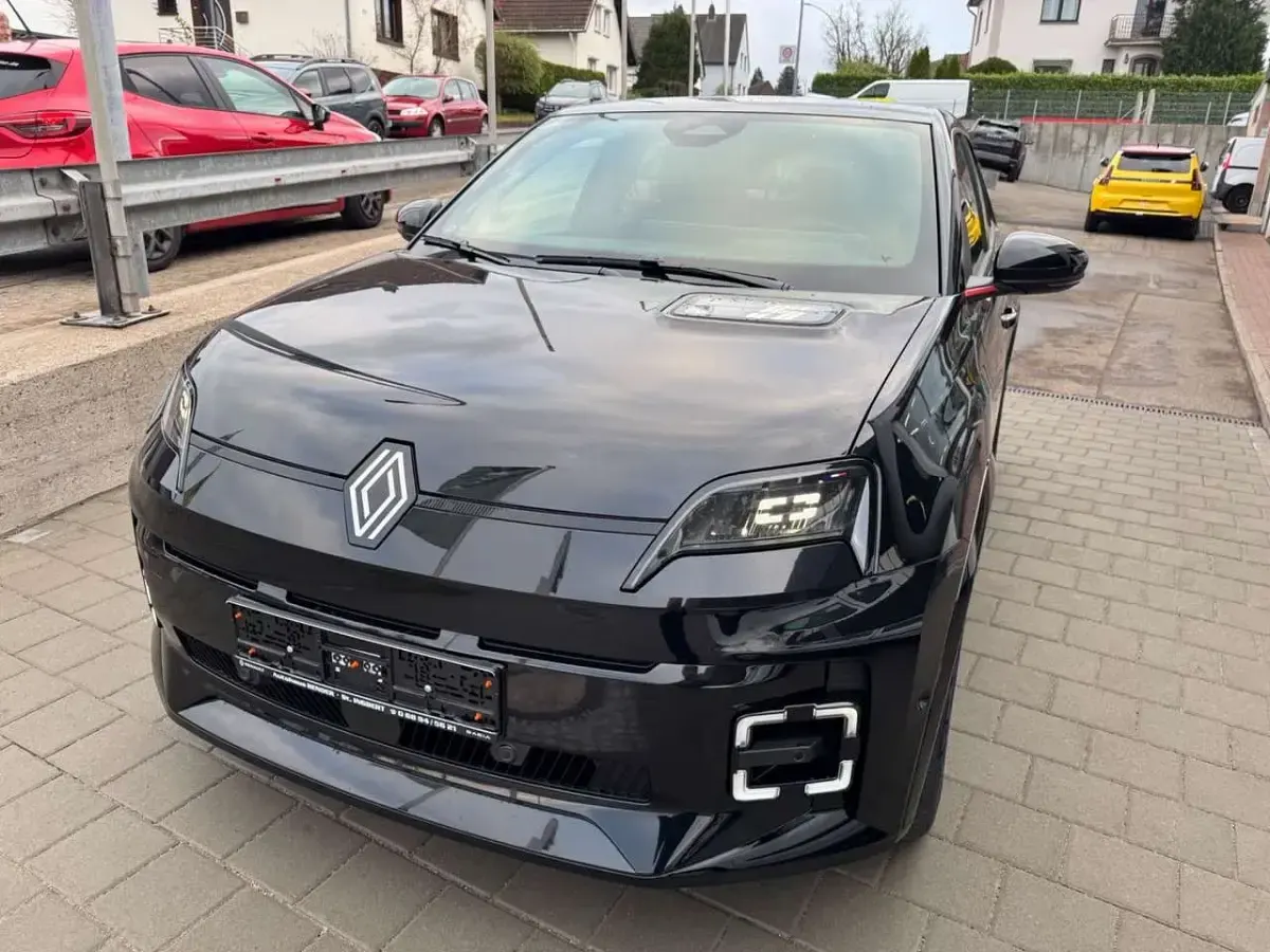 Używany Renault 5 E-Tech Iconic 110 kW (150 KM) 2025 Czarny Hatchback