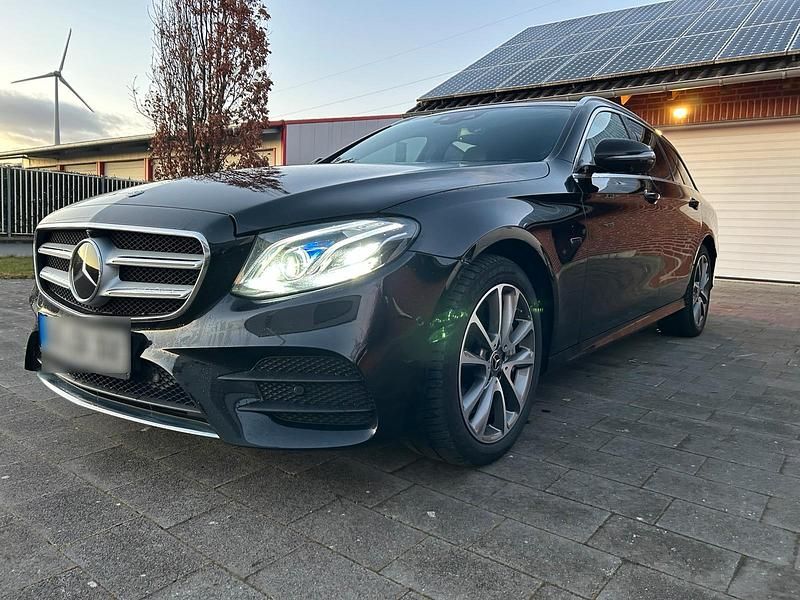 Schwarz Gebraucht 2020 Mercedes E300 AMG Kombi | 28.500 € (Superpreis) - Bild 1/4