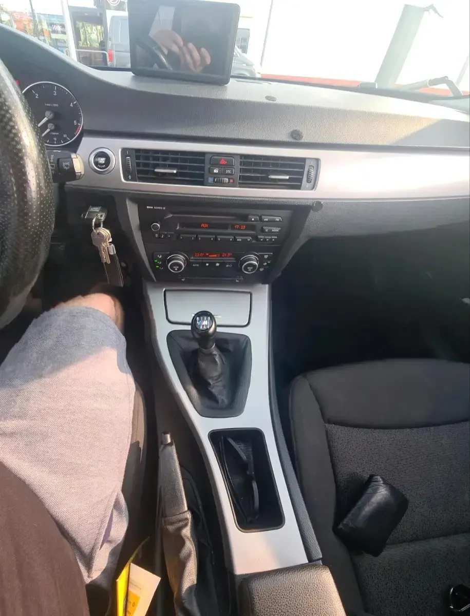 Gebraucht BMW 320 163 PS (119 kW) 2006 Schwarz Kombi