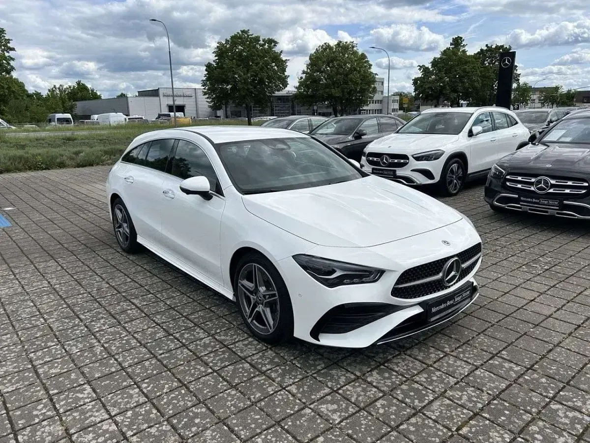 Gebraucht Mercedes CLA200 AMG 163 PS (119 kW) 2025 Unilack polarweiß Kombi