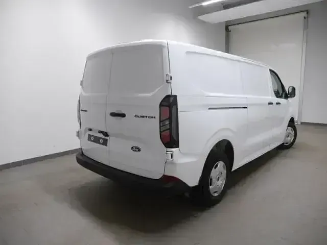 Usado Ford Transit Custom 136 HP (100 kW) 2024 Branco Sedan