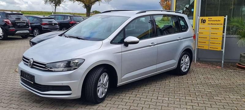 Reflexsilber Gebraucht 2020 VW Touran Comfortline Van / Kleinbus | 23.200 € (Guter Preis) - Bild 1/4