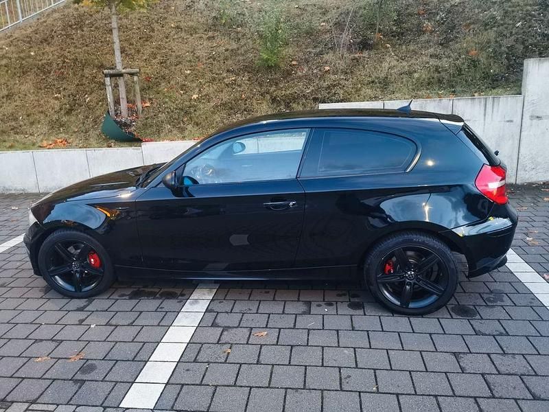 Schwarz Gebraucht 2007 BMW 118 Performance Kleinwagen | 3.799 € (Fairer Preis) - Bild 1/4
