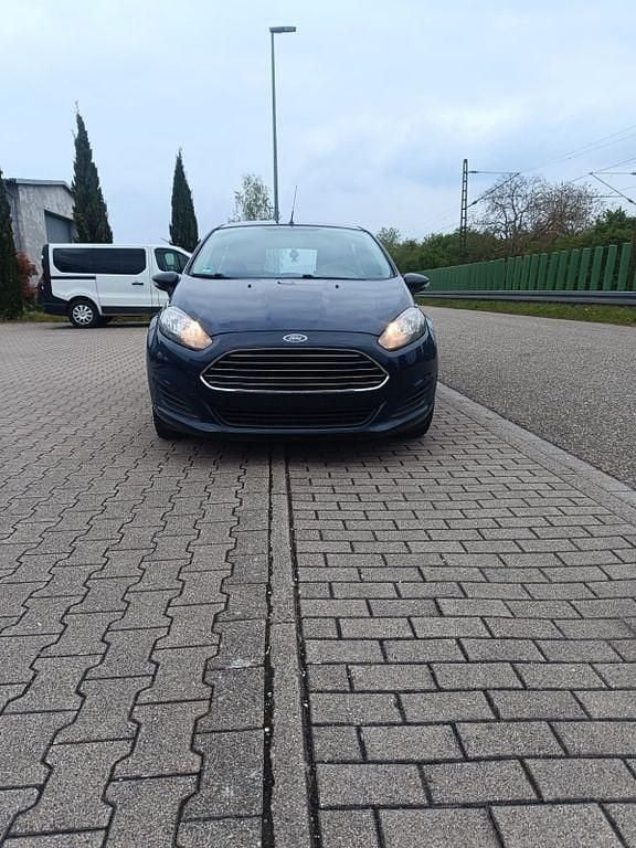 Gebraucht Ford Fiesta Titanium 95 PS (69 kW) 2015 Blau Kleinwagen