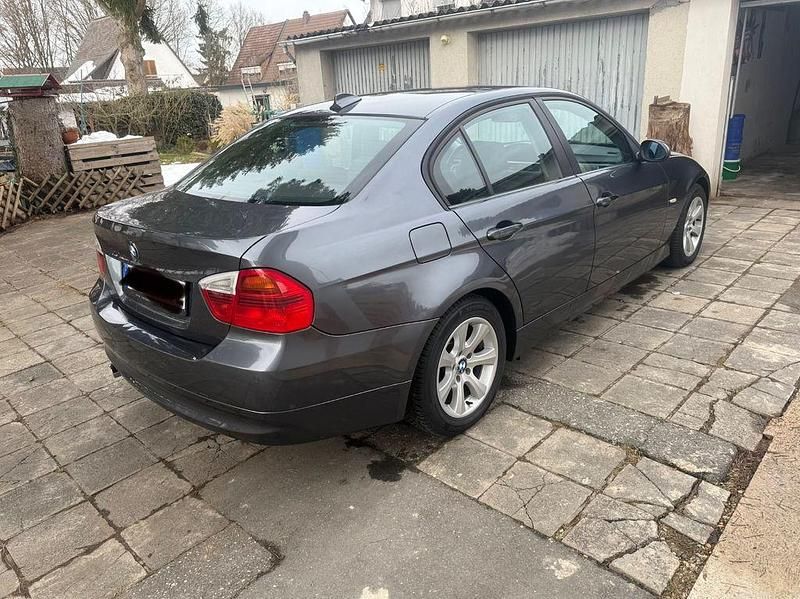 Gebraucht BMW 320 150 PS (110 kW) 2006 Grau Limousine