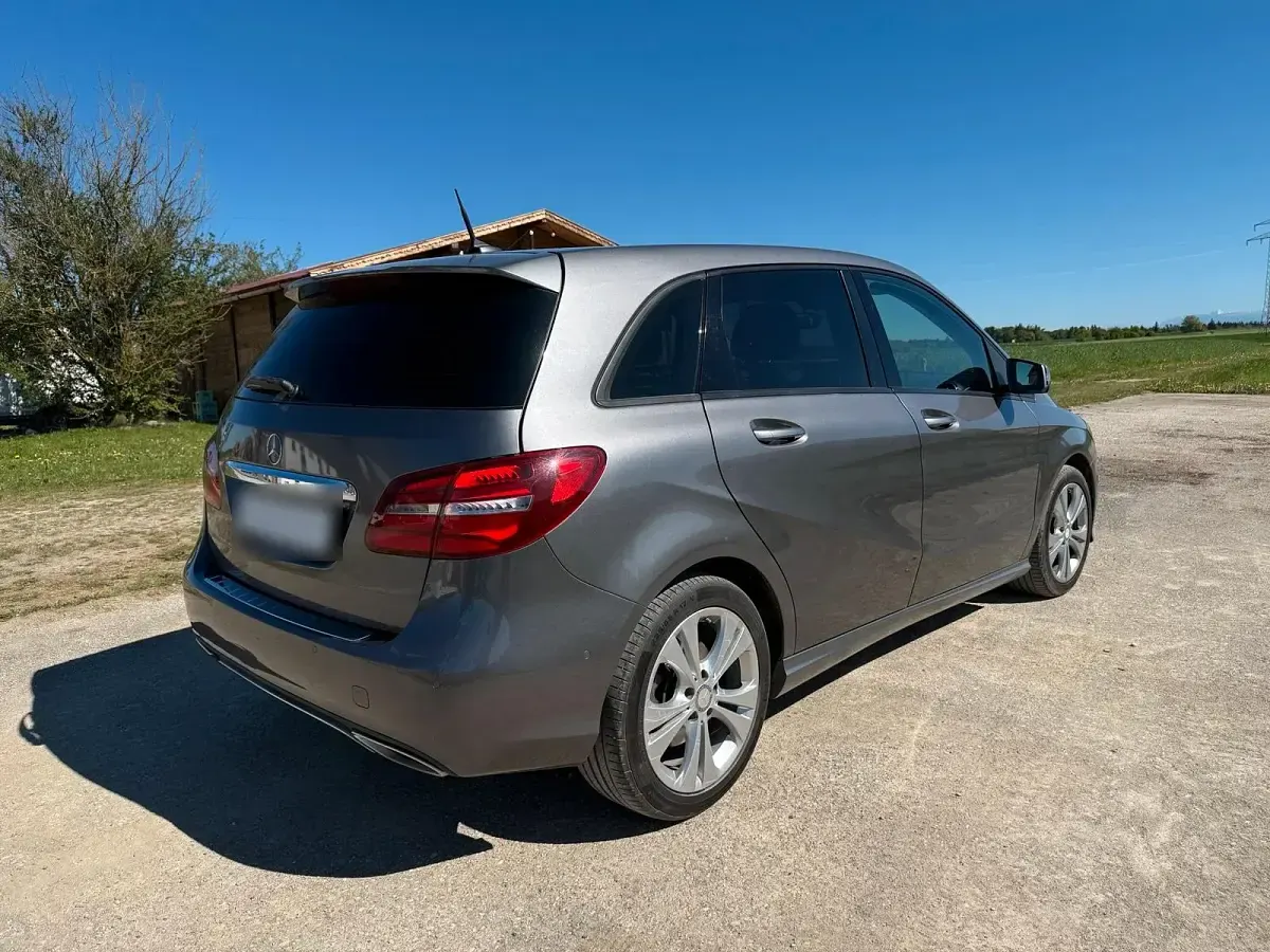 Gebraucht Mercedes B220 177 PS (130 kW) 2015 Grau Kleinwagen