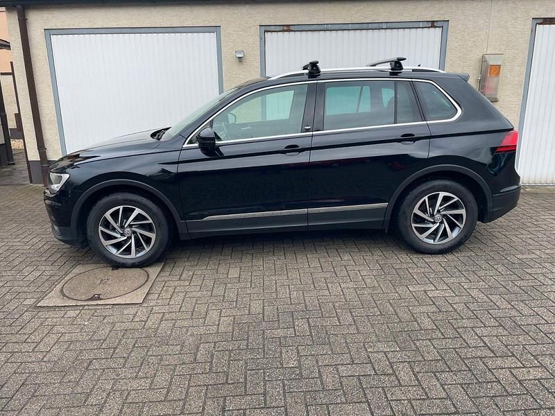 Gebraucht VW Tiguan Sound 150 PS (110 kW) 2018 Deep black perleffekt SUV
