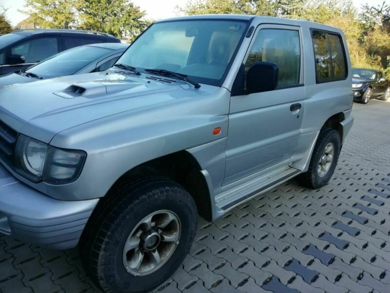 Mitsubishi pajero classic