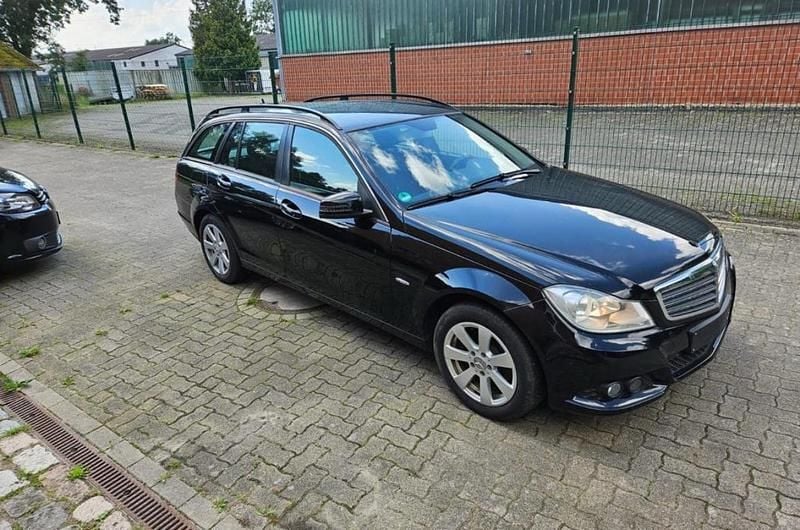 Schwarz Gebraucht 2011 Mercedes C180 Kombi | 4.350 € - Bild 1/4