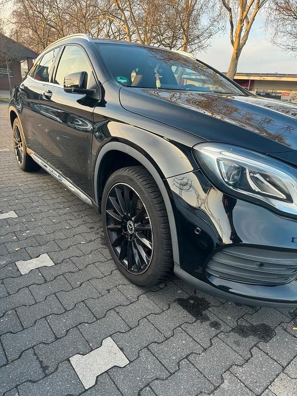 Gebraucht Mercedes GLA250 AMG line 211 PS (155 kW) 2017 Schwarz SUV