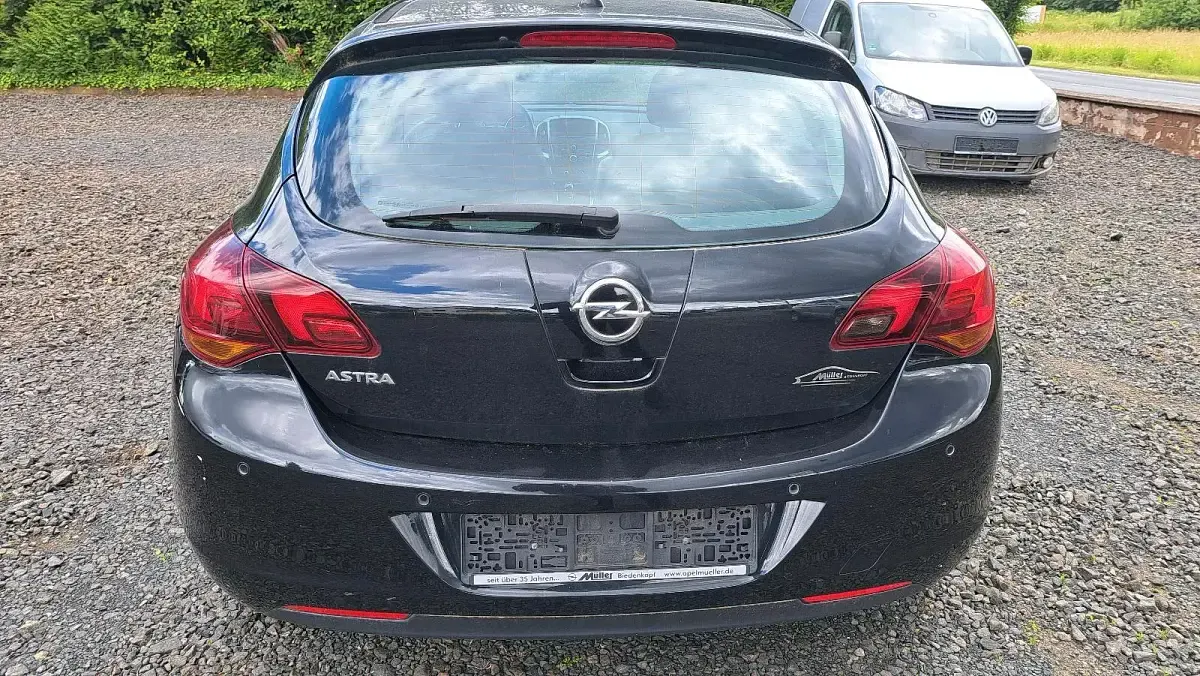 Gebraucht Opel Astra 115 PS (84 kW) 2011 Schwarz Limousine