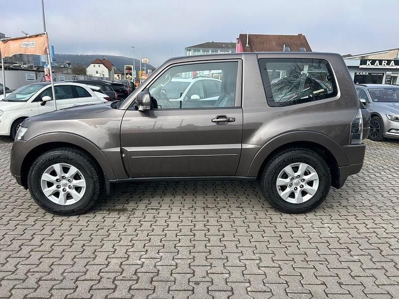 Gebraucht Mitsubishi Pajero Invite 200 PS (147 kW) 2012 Braun SUV