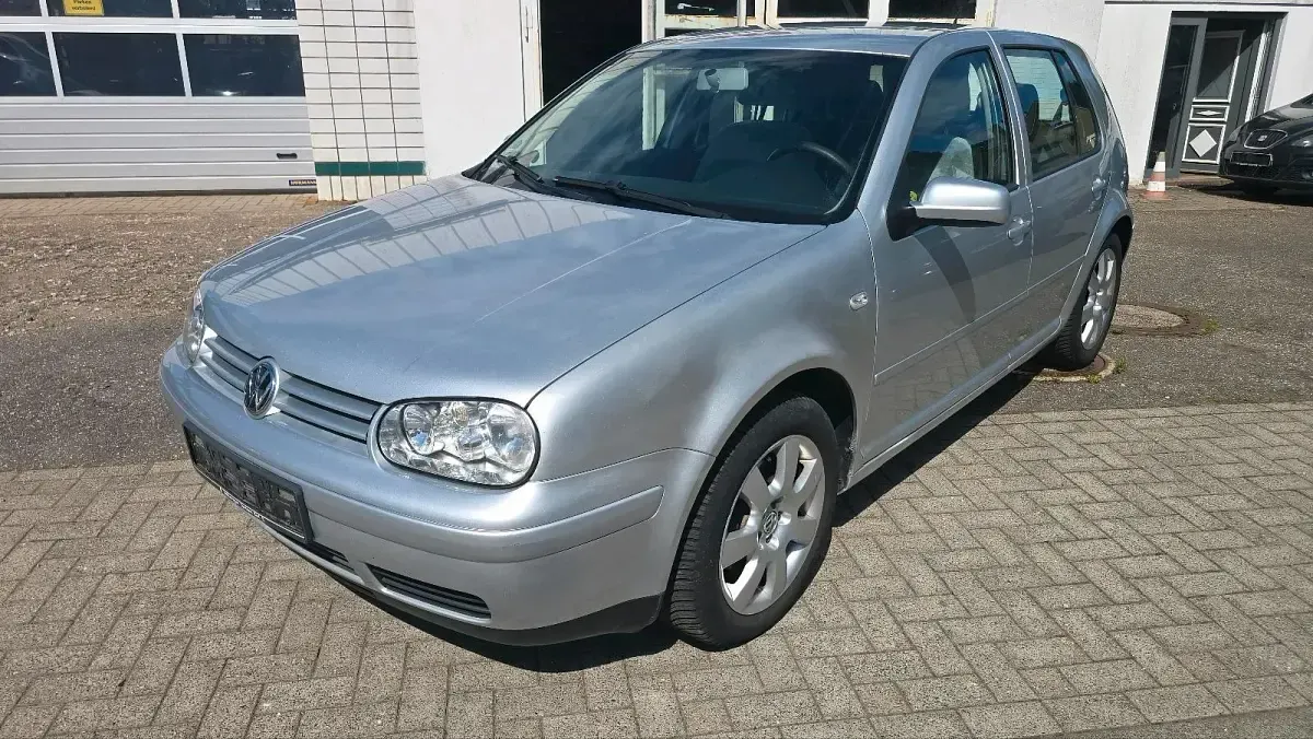 Gebraucht VW Golf IV 100 PS (73 kW) 2003 Silber Limousine