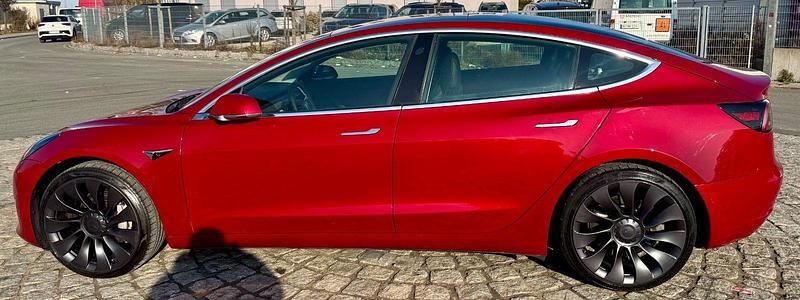 Gebraucht Tesla Model 3 Long Range AWD 244 kW (333 PS) 2019 Rot Limousine