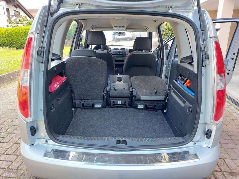 Grau Gebraucht 2015 Skoda Roomster Best of Kombi | 4.490 € (Superpreis) - Bild 1/4