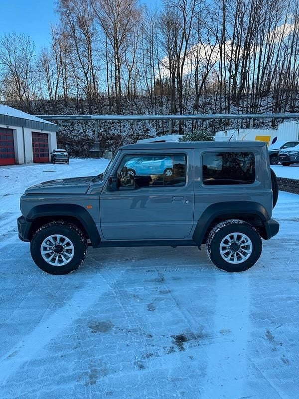 Grau Gebraucht 2019 Suzuki Jimny Comfort+ SUV | 26.900 € (Superpreis) - Bild 1/4