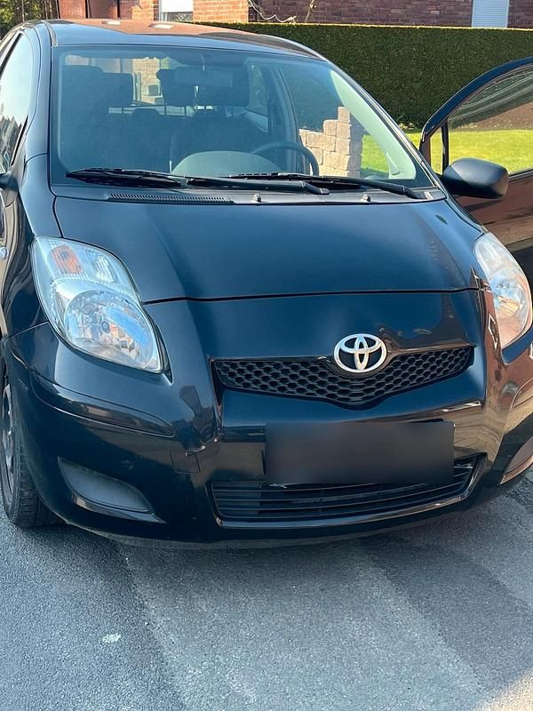 Gebraucht Toyota Yaris 67 PS (49 kW) 2010 Schwarz Kleinwagen