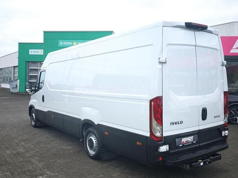 Gebraucht Iveco Daily 155 PS (114 kW) 2024 Weiß ic 194 Limousine