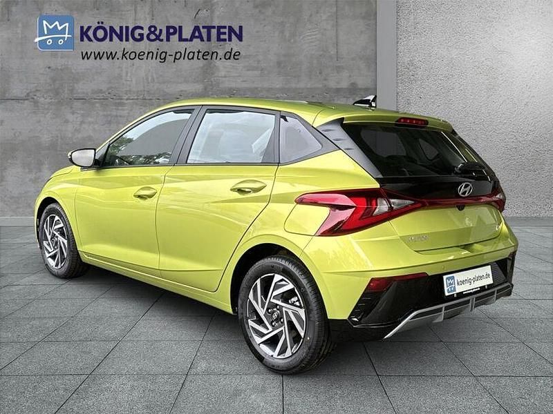 Gebraucht Hyundai i20 Trend 101 PS (74 kW) 2025 Lucid lime (grün) Kleinwagen