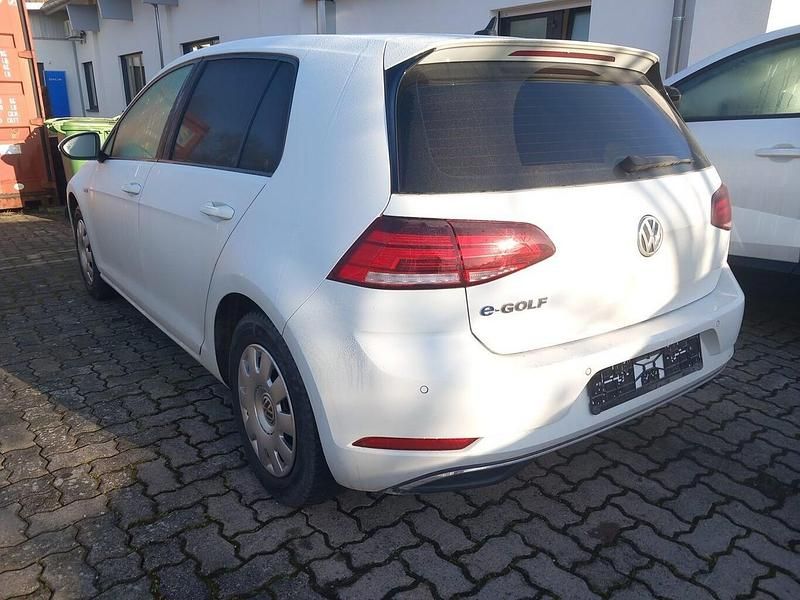 Gebraucht VW e-Golf 100 kW (136 PS) 2019 Weiß Kleinwagen