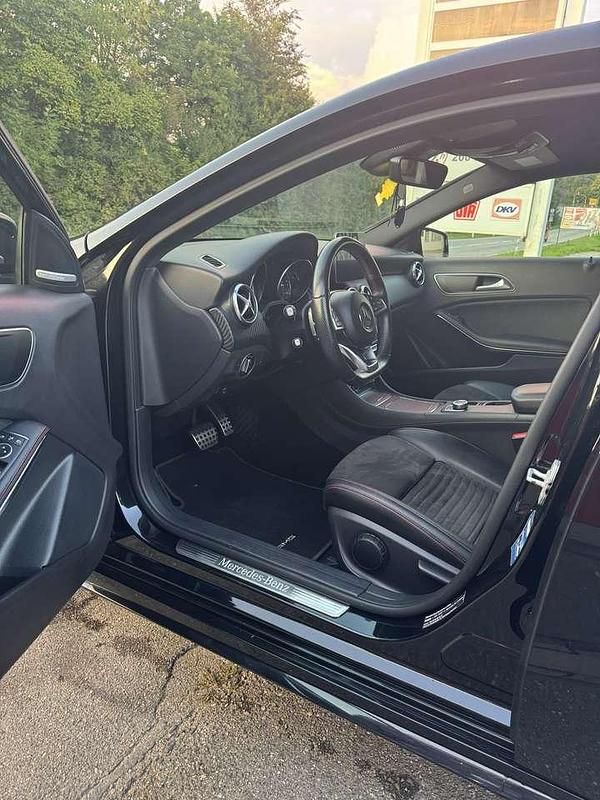 Gebraucht Mercedes A220 AMG line 184 PS (135 kW) 2017 Schwarz Kleinwagen