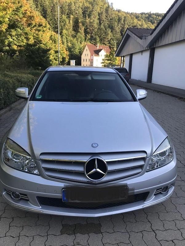 Silber Gebraucht 2007 Mercedes C200 Limousine | 3.950 € (Superpreis) - Bild 1/4