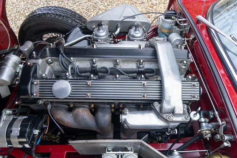 Begagnad Jaguar E-Type 265 HK (194 kW) 1969 Röd Sportkupé