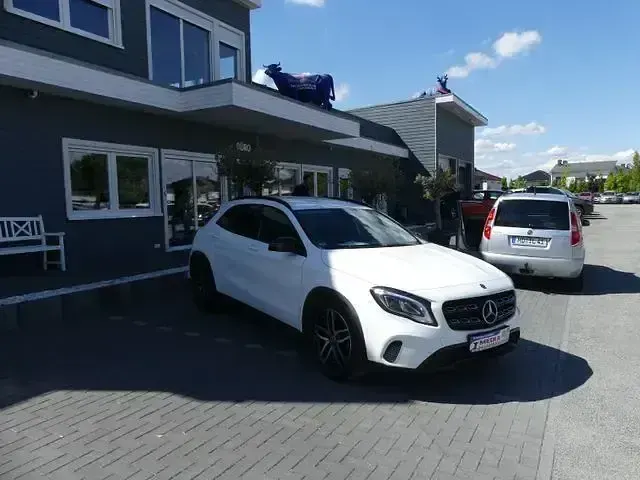 Gebraucht Mercedes GLA200 156 PS (114 kW) 2018 Weiß SUV