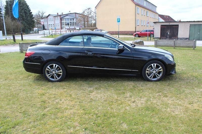 Gebraucht Mercedes E220 170 PS (125 kW) 2015 Schwarz Cabrio