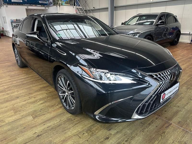 Schwarz Gebraucht 2024 Lexus ES300H Limousine | 40.900 € (Teuer) - Bild 1/4