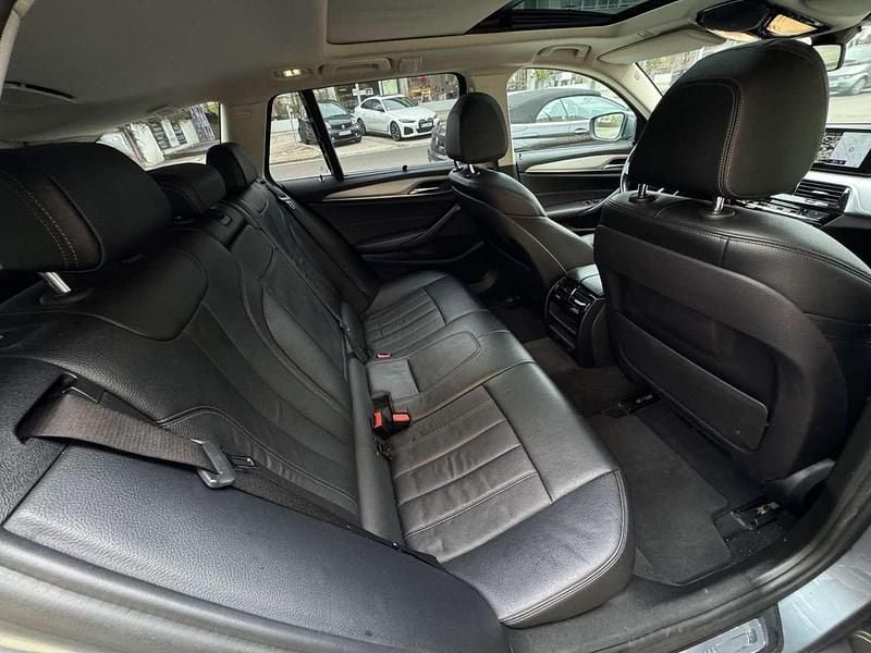Usata BMW 520 Sport Line 190 CV (139 kW) 2017 Blu Station wagon