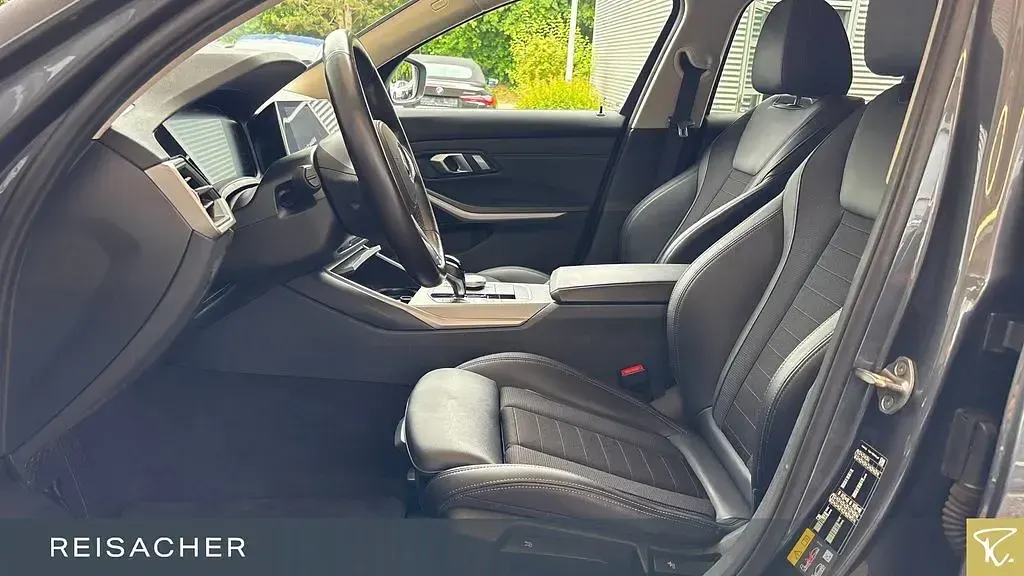 Gebraucht BMW 330e Advantage 184 PS (135 kW) 2022 Grau Limousine