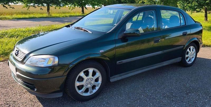 Grün Gebraucht 2001 Opel Astra Selection Limousine | 2.500 € (Etwas zu teuer) - Bild 1/4