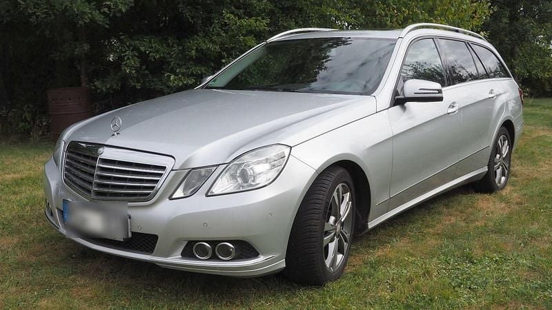 Silber Gebraucht 2011 Mercedes E220 Kombi | 5.600 € (Superpreis) - Bild 1/4