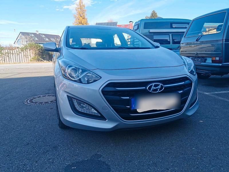 Silber Gebraucht 2016 Hyundai i30 YES! Limousine | 9.000 € (Fairer Preis) - Bild 1/4